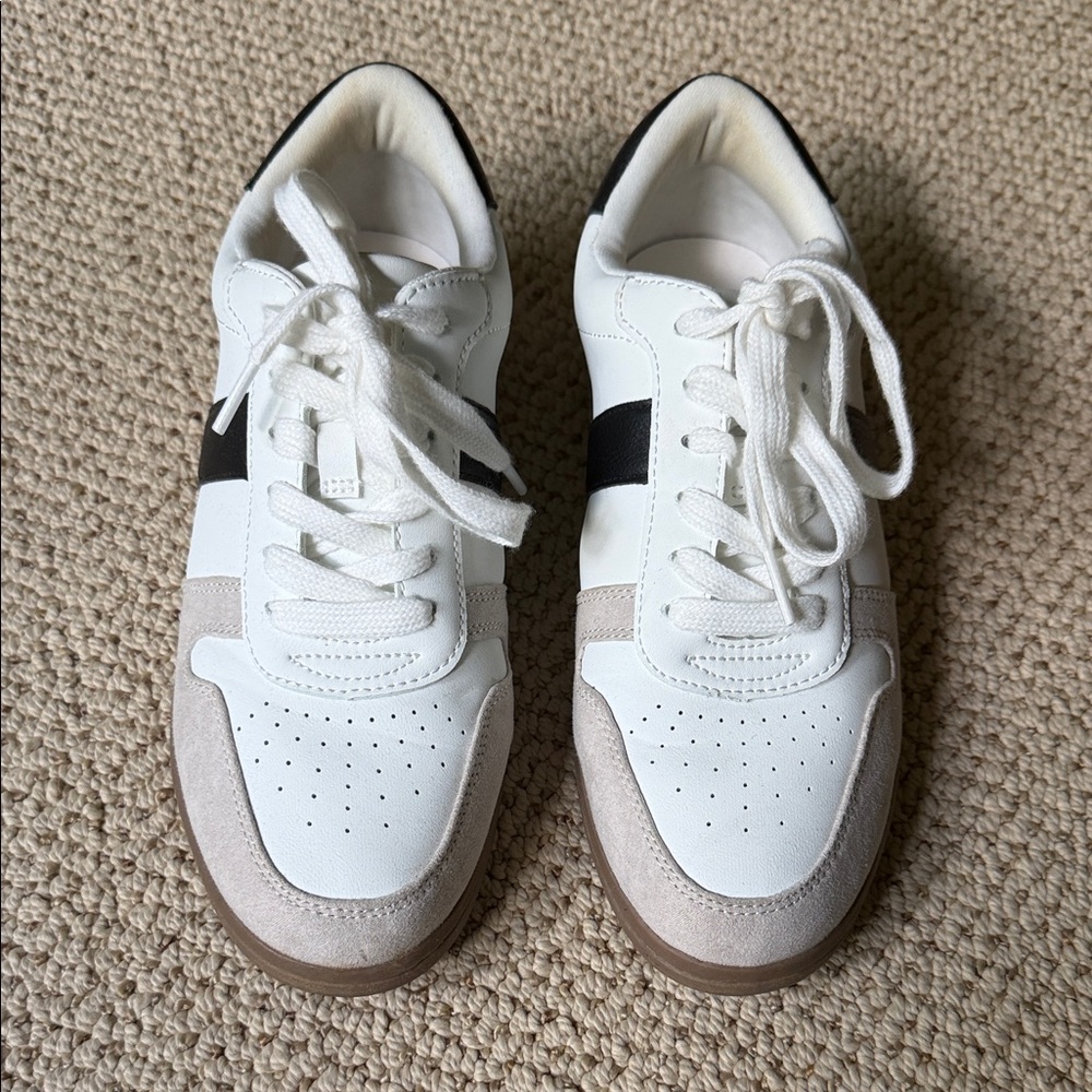 Universal Thread White Black and Taupe Low-Top Sneakers